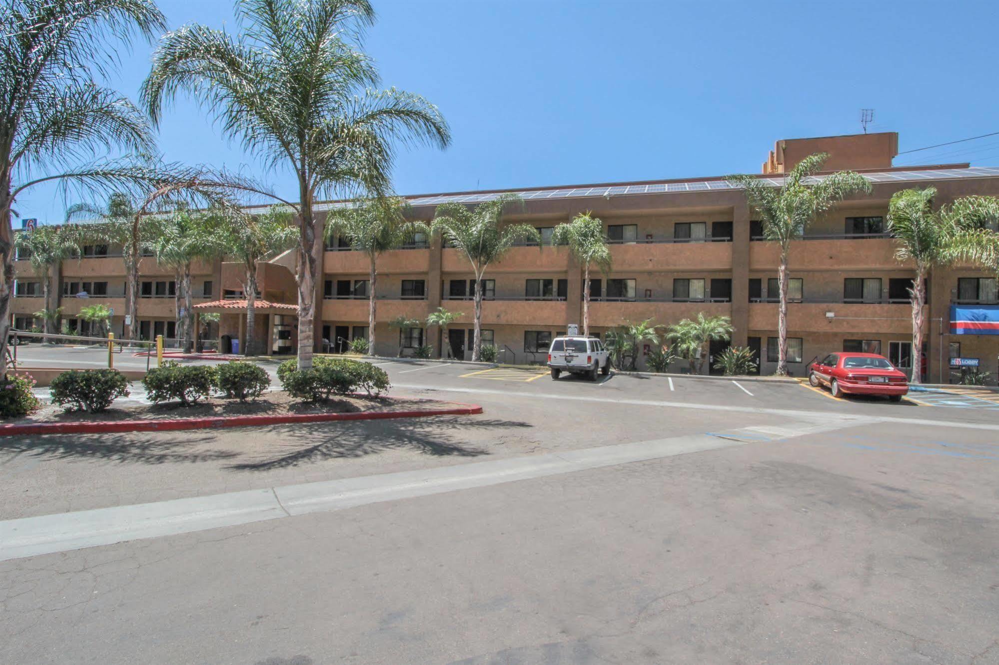 Motel 6 San Diego - Mission Valley Exterior foto