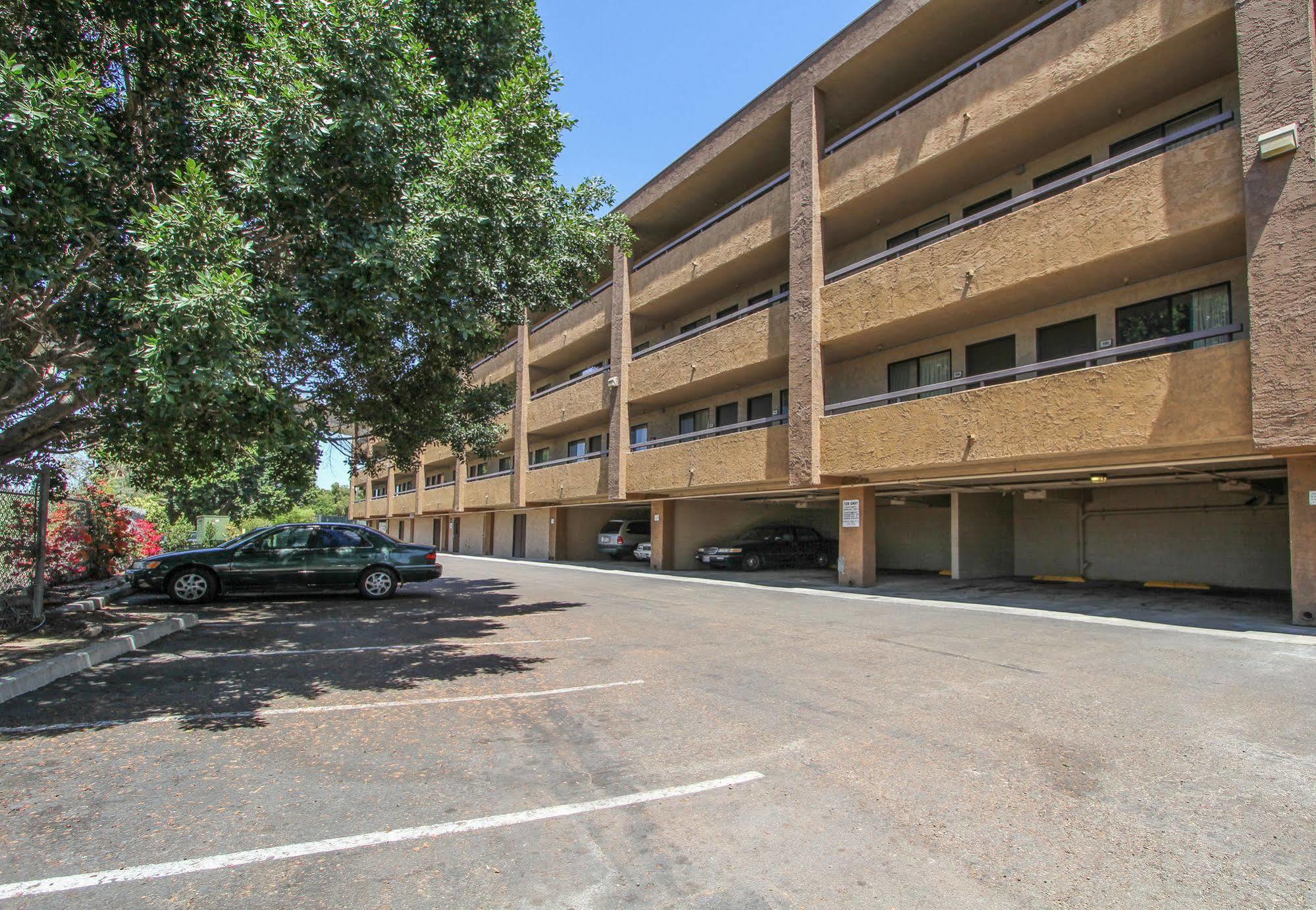 Motel 6 San Diego - Mission Valley Exterior foto