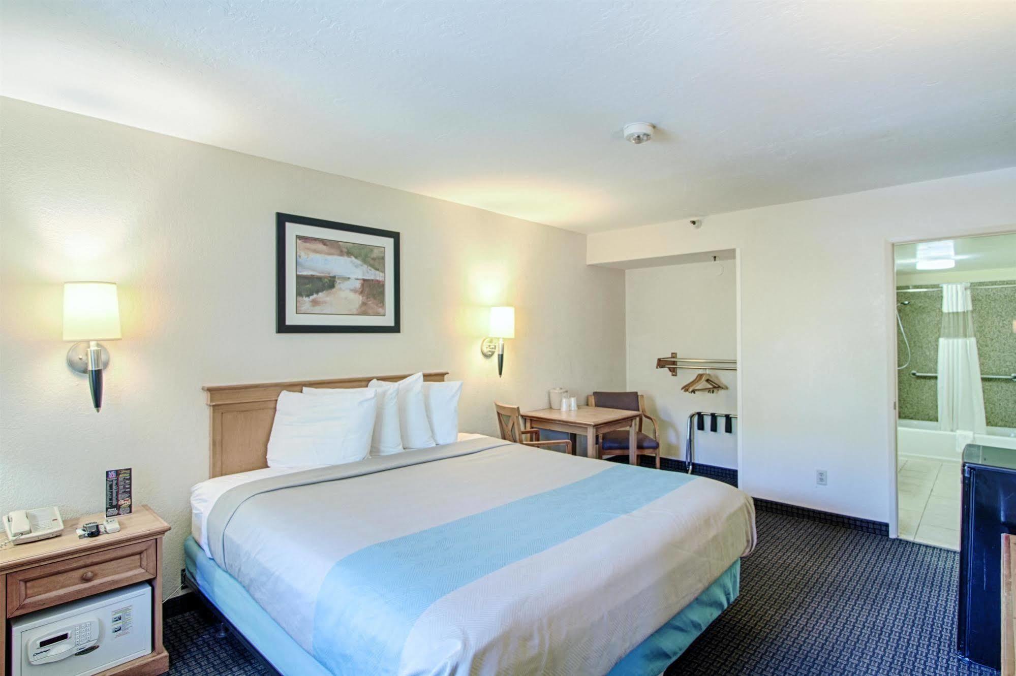 Motel 6 San Diego - Mission Valley Exterior foto