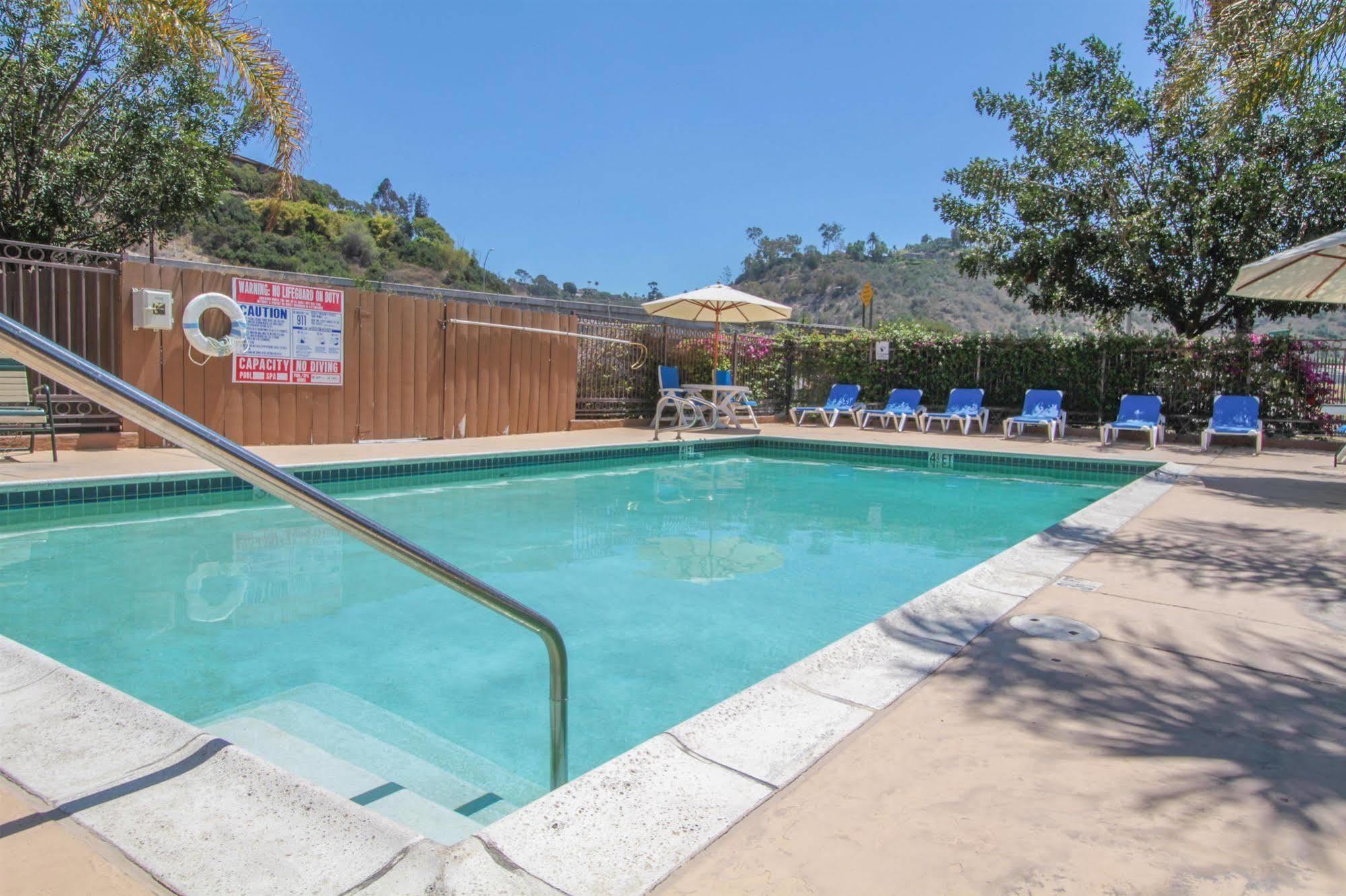 Motel 6 San Diego - Mission Valley Exterior foto